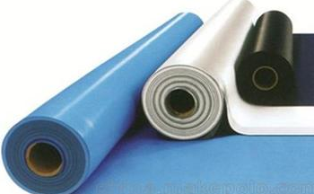 進(jìn)入施工現(xiàn)場的防水卷材怎樣進(jìn)行合格檢驗(yàn)？